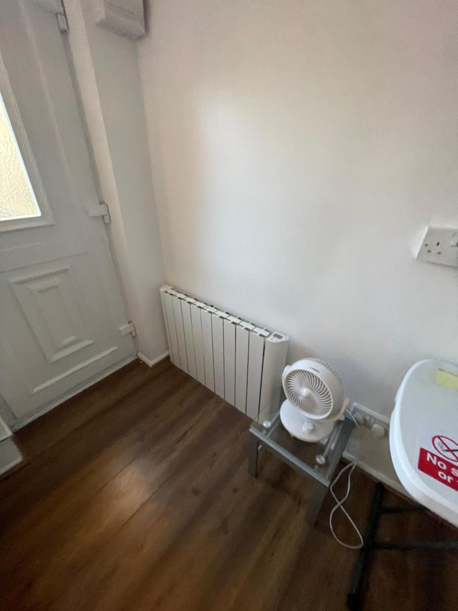 Fantastic Studio, Private Bathroom And Mini Kitchen. Thamesmead  Exterior photo